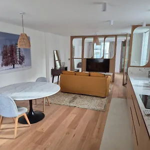 Cozy Centre, 5 Mins Louvre Apartment